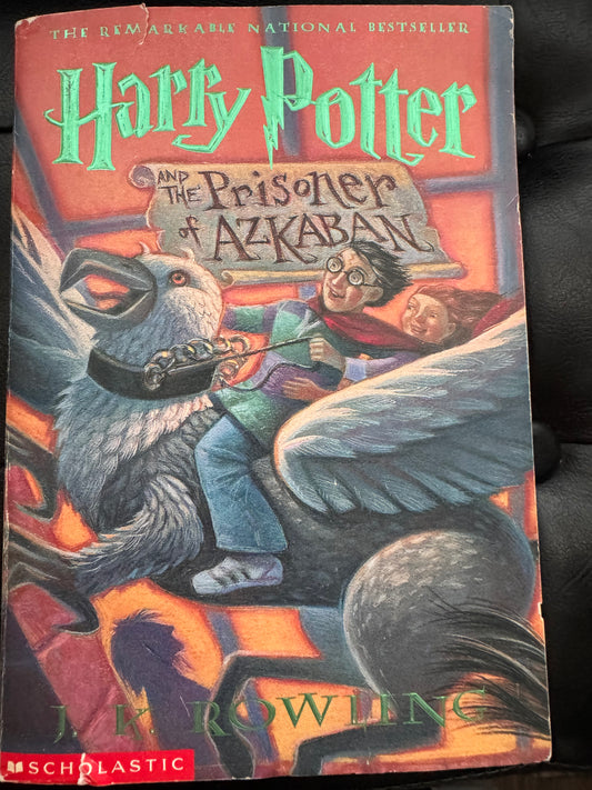 Harry Potter and the Prisoner of Azkaban (Harry Potter, Book 3) by J.K. Rowling