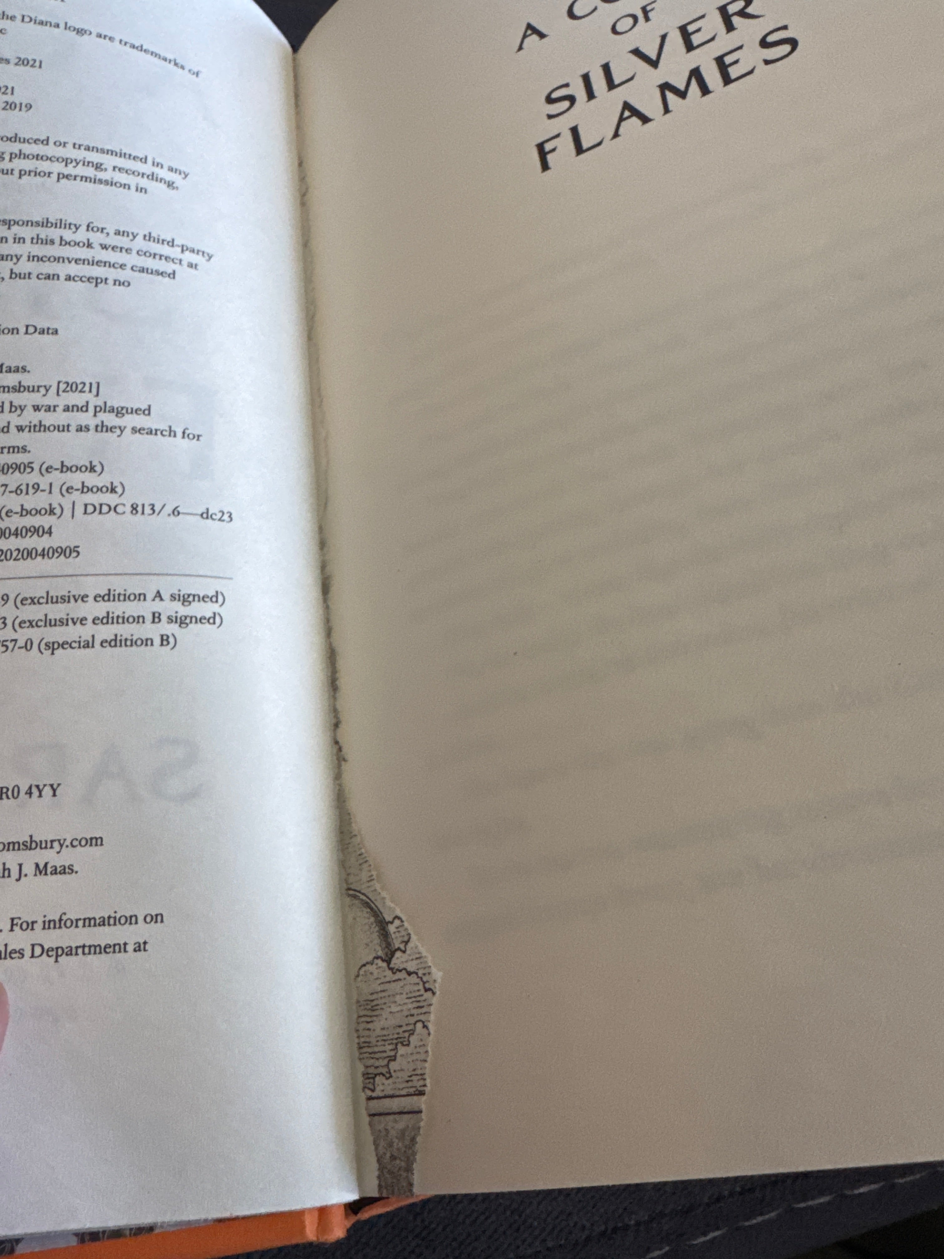A Court of Silver Flames (A Court of Thorns and Roses, 5) ** SEE PHOTO - MAP WAS TORN OUT**